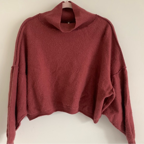 Free People Sweaters - Free People super soft cropped cowl turtle neck sweater size large